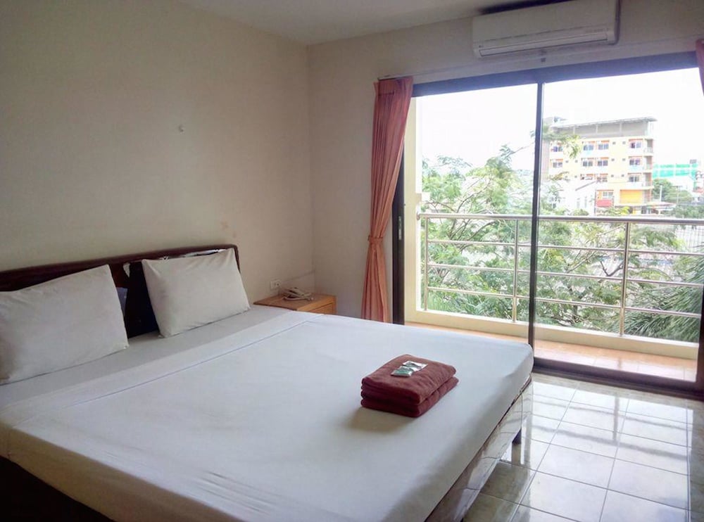 Pearl Place Hotel 9/48