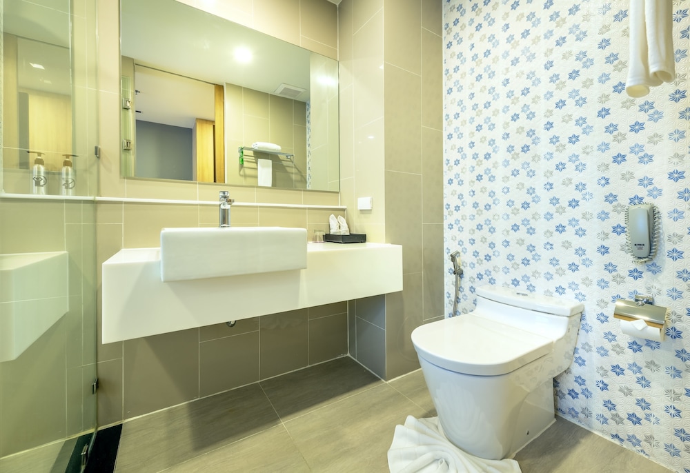Plaai Prime Hotel (ex D Varee Diva Central Rayong) 69/71