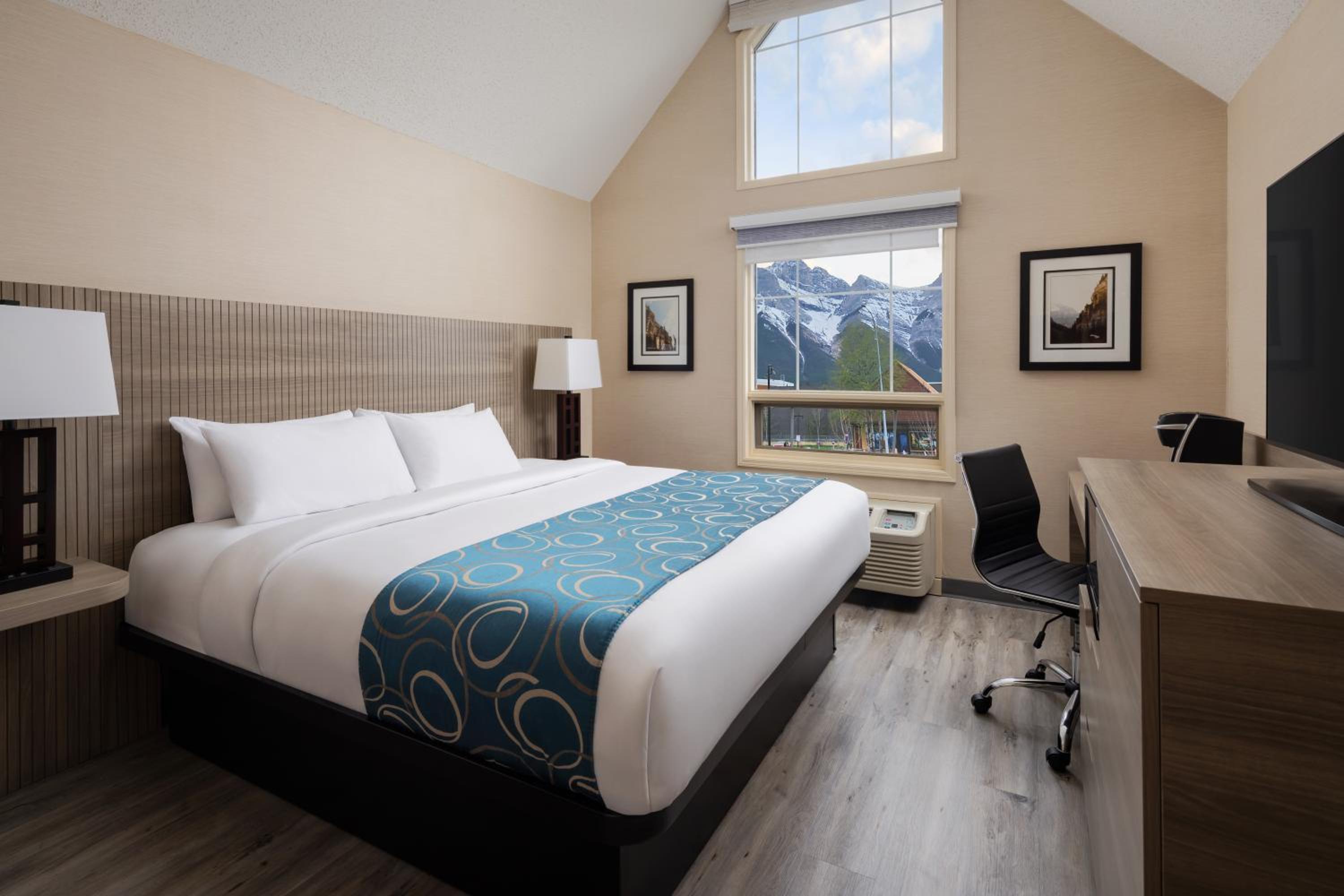 Lodge, King Bed, Main Building