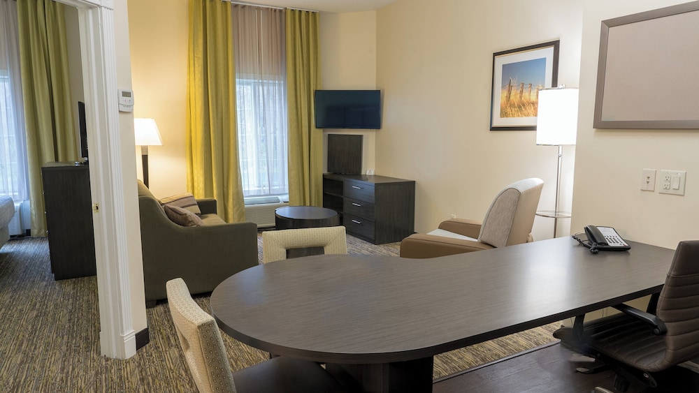 Candlewood Suites St. Joseph Benton Harbor 32/38