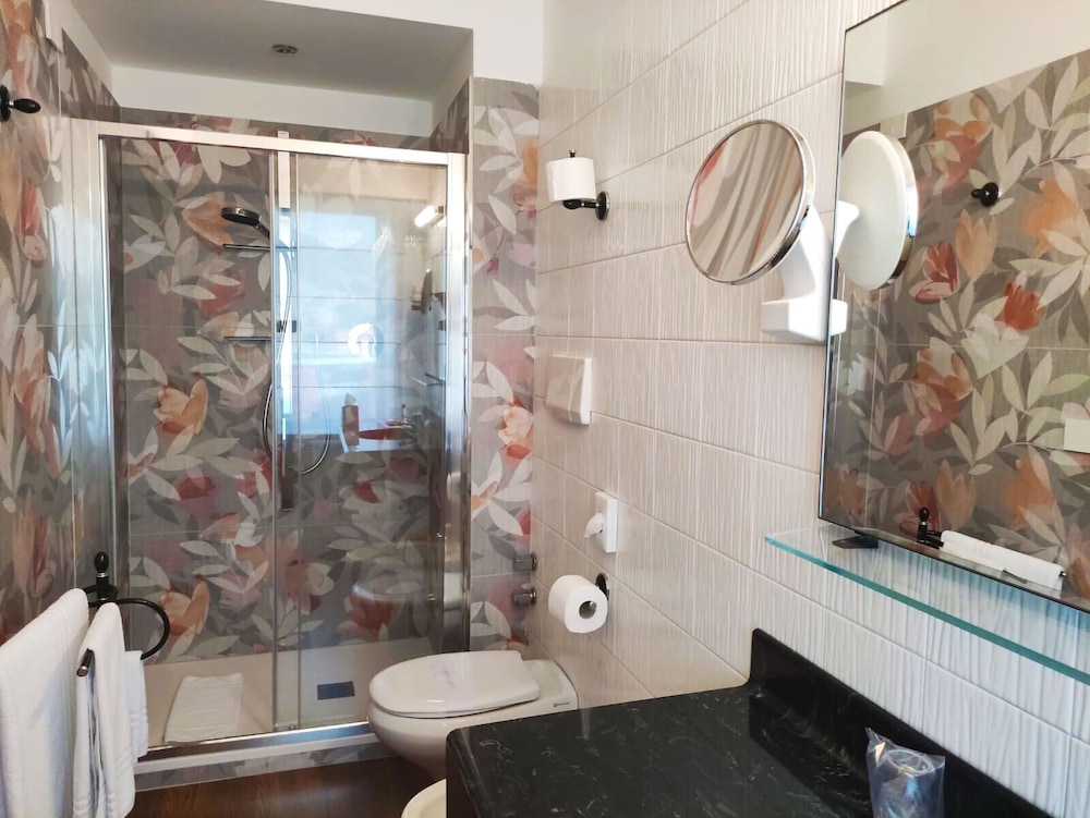 غرفة رباعية، HOTEL DE LA VILLE AVELLINO 7/7