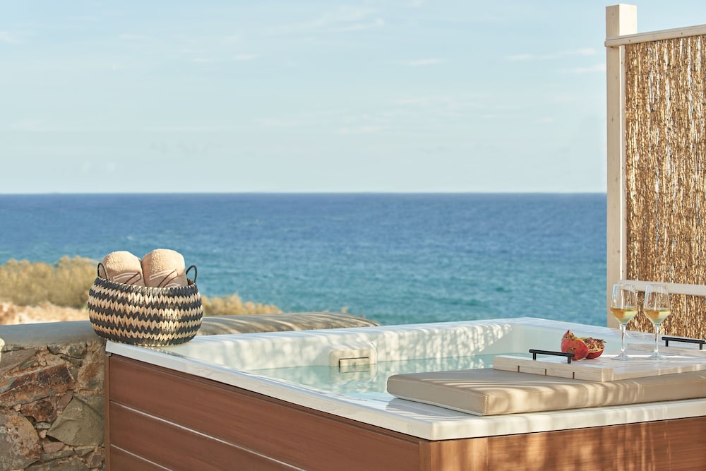Volcano Luxury Suites Milos 44/50