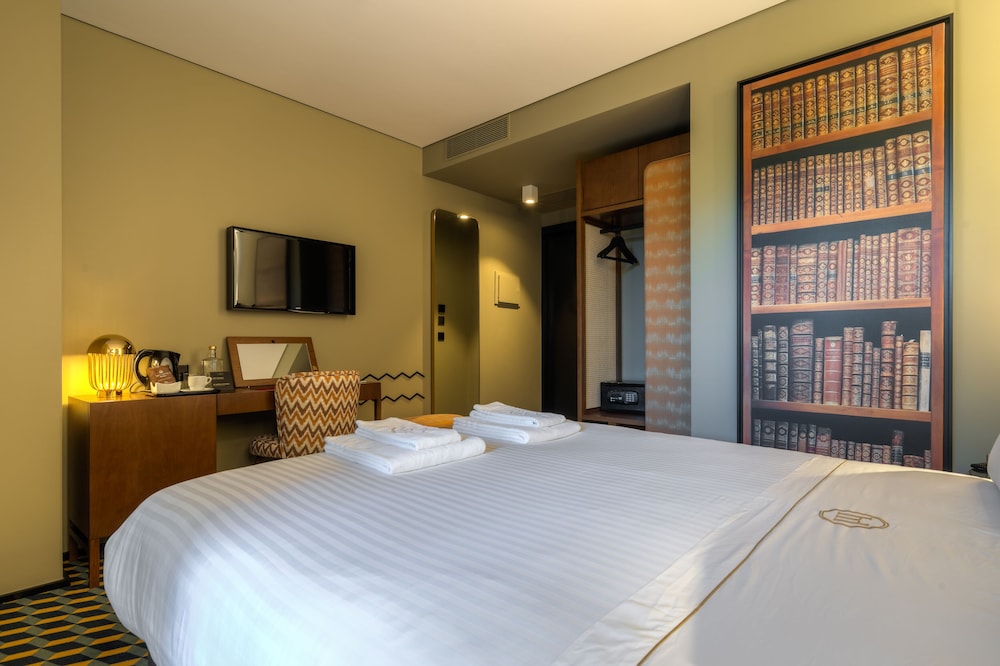 Metier Boutique Hotel 34/76