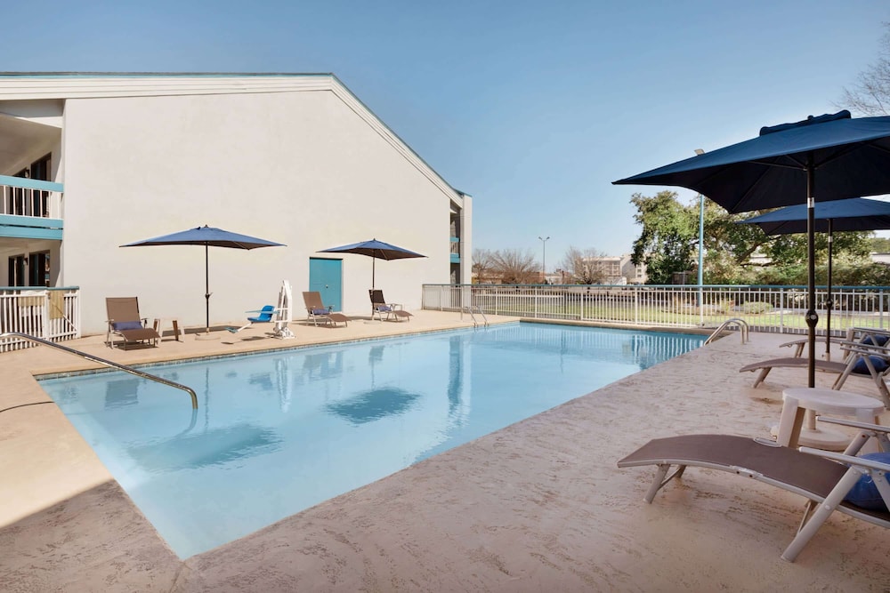 Baymont by Wyndham Wilmington NC 21/40