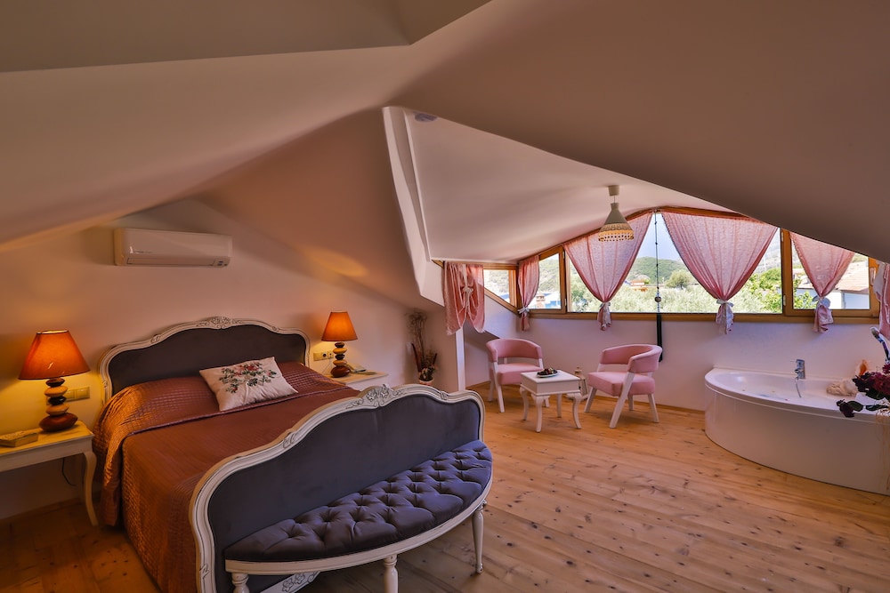 ROOM, DOUBLE BED, SEA VIEW, ATTIC