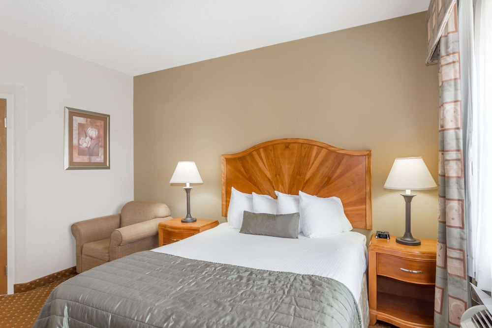 Baymont by Wyndham Asheville/Biltmore Village 8/27