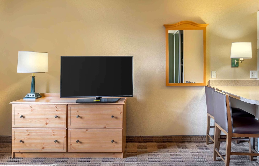 Extended Stay America - Chicago - Westmont - Oak Brook 24/44