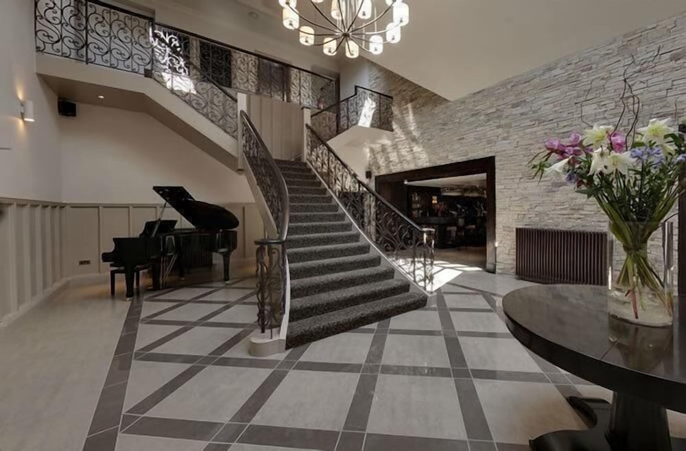 Dumfries Arms Hotel 1/19