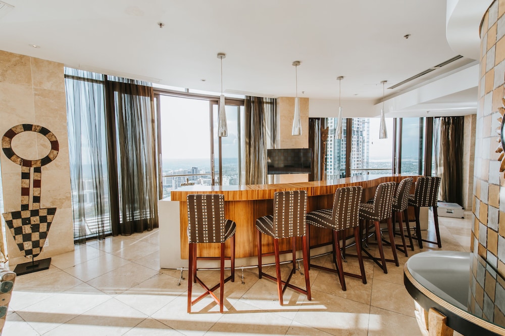 Lobby at The Michelangelo Towers, JOHANNESBURG