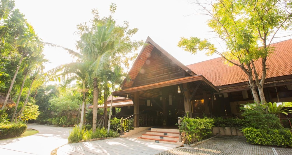 Inrawadee Resort 10/68
