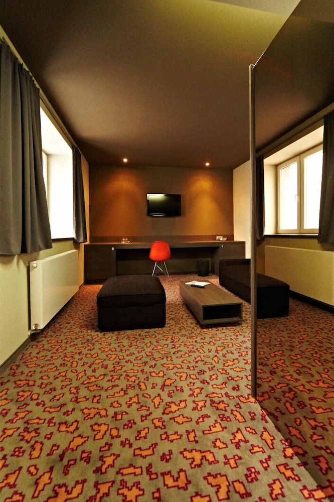 Kongres Hotel Roca 46/76