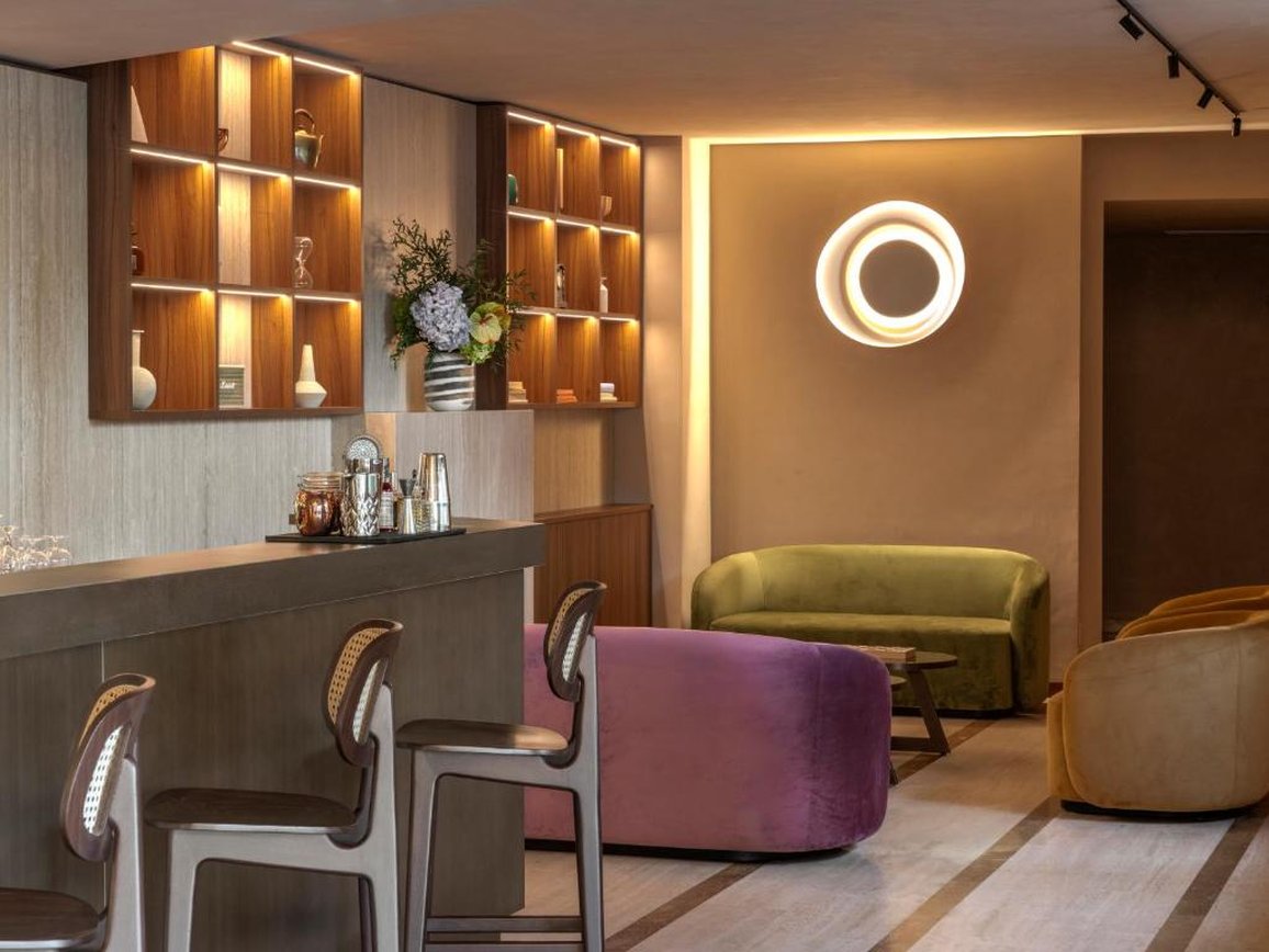 Adoro Hotel 10/72
