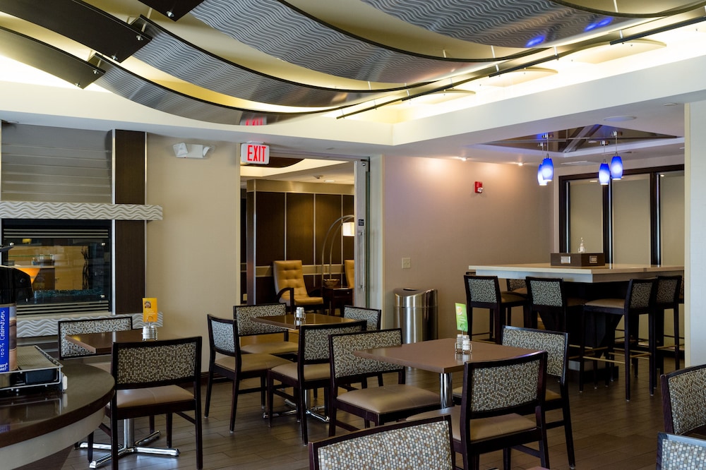 Holiday Inn Express Hotel Suites Oxford 39/46