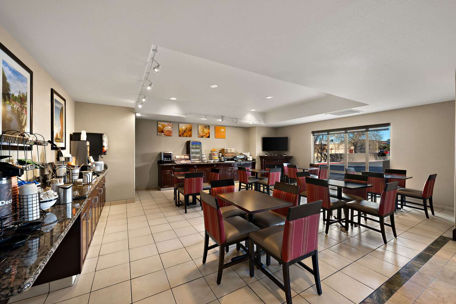 Comfort Inn & Suites Airport Convention Center 29/43