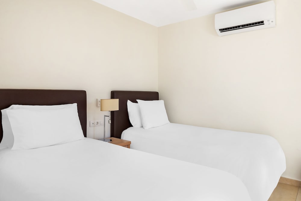 2 Bedrooms, Apartment, King and Twin Beds, Sofa