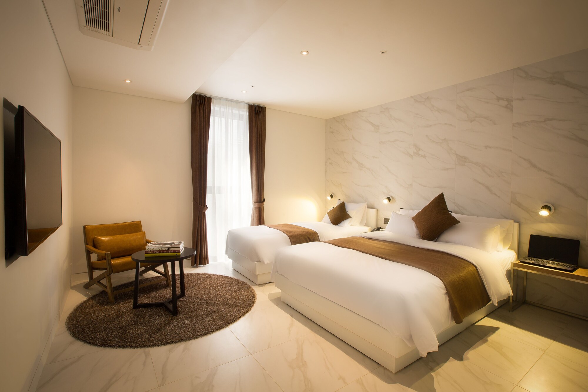 PREMIER, TWIN BEDS