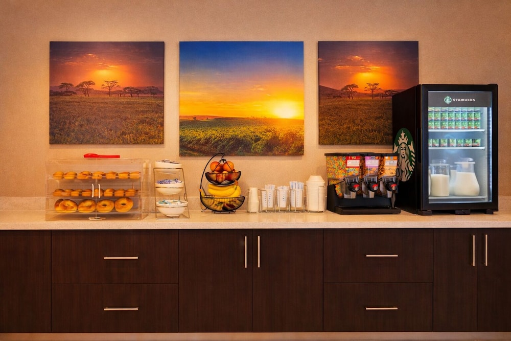 Days Inn & Suites by Wyndham Greater Tomball 5/61