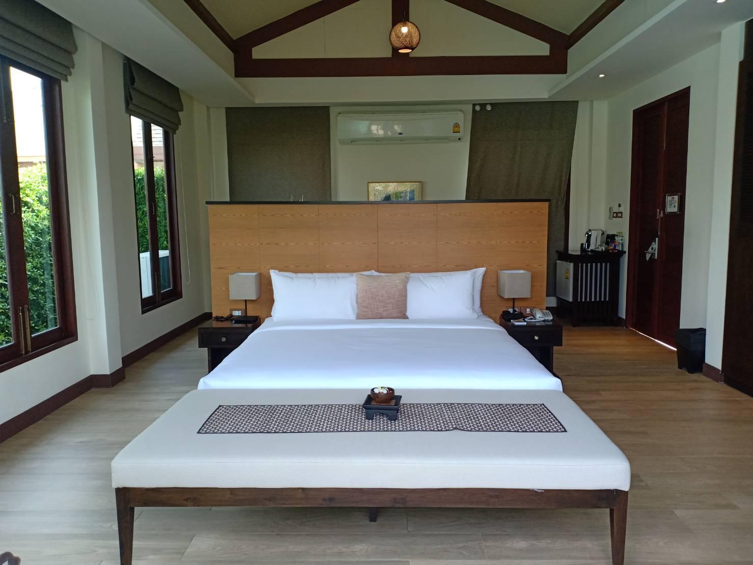 ROOM, POOL ACCESS