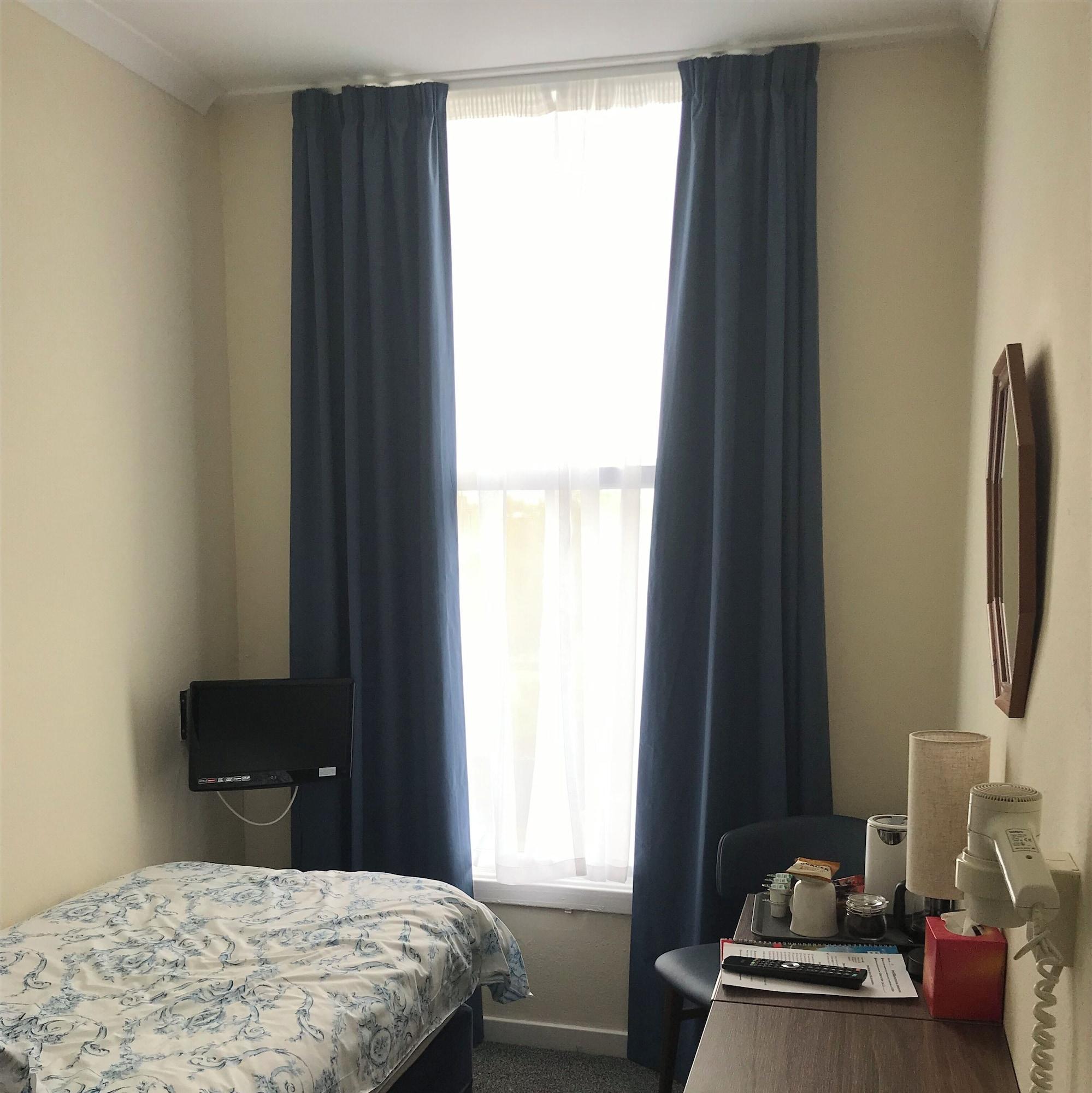 Room, Single, External Bathroom, Small