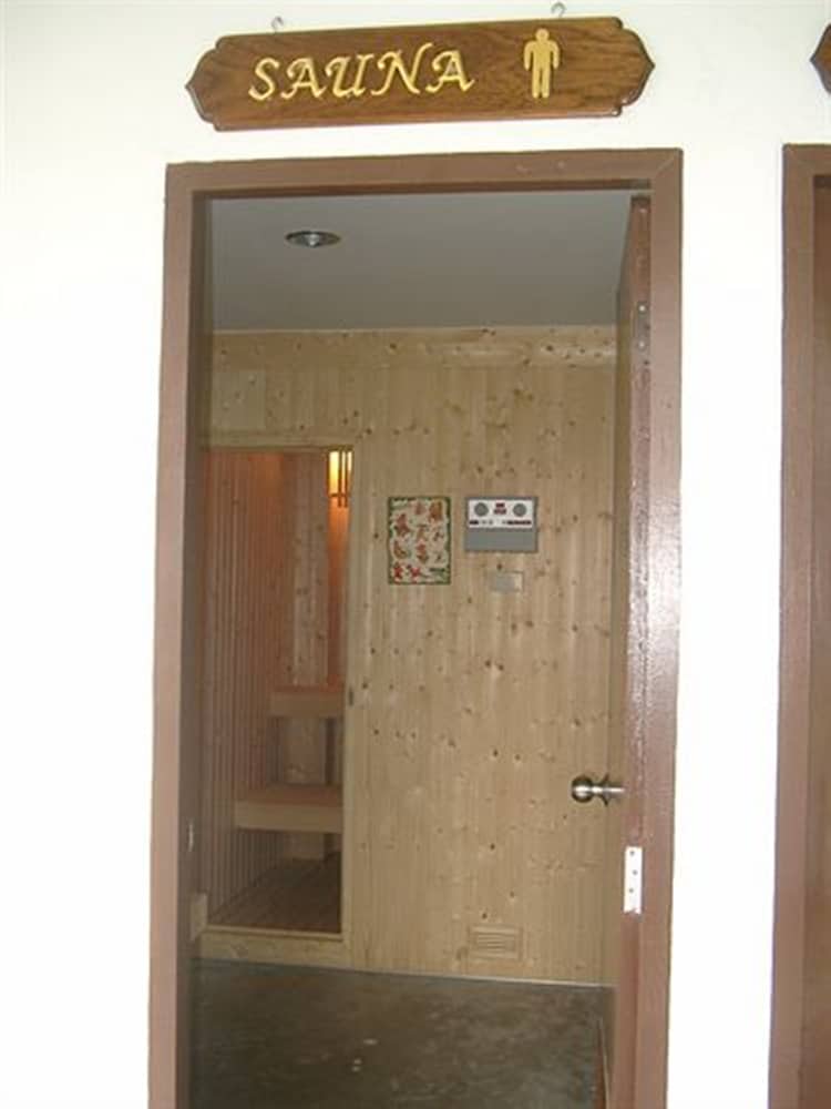 Coral Hotel Bangsaphan 4/62