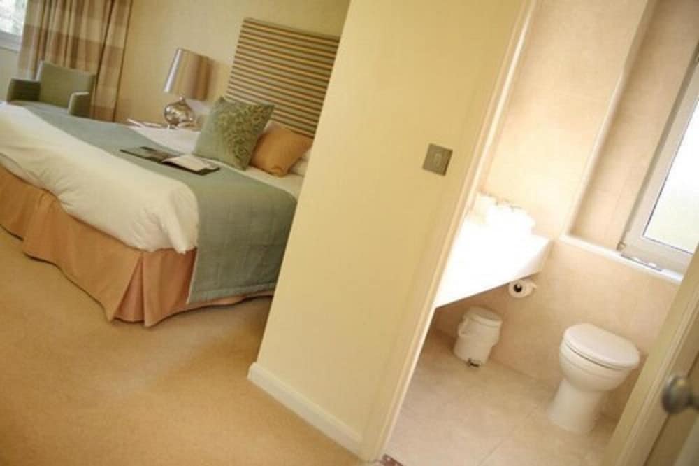 Marwell Hotel 10/60
