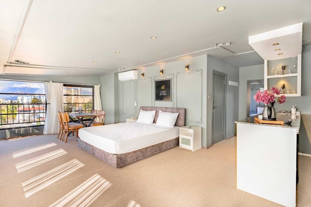 Olsen Hotels 23/48