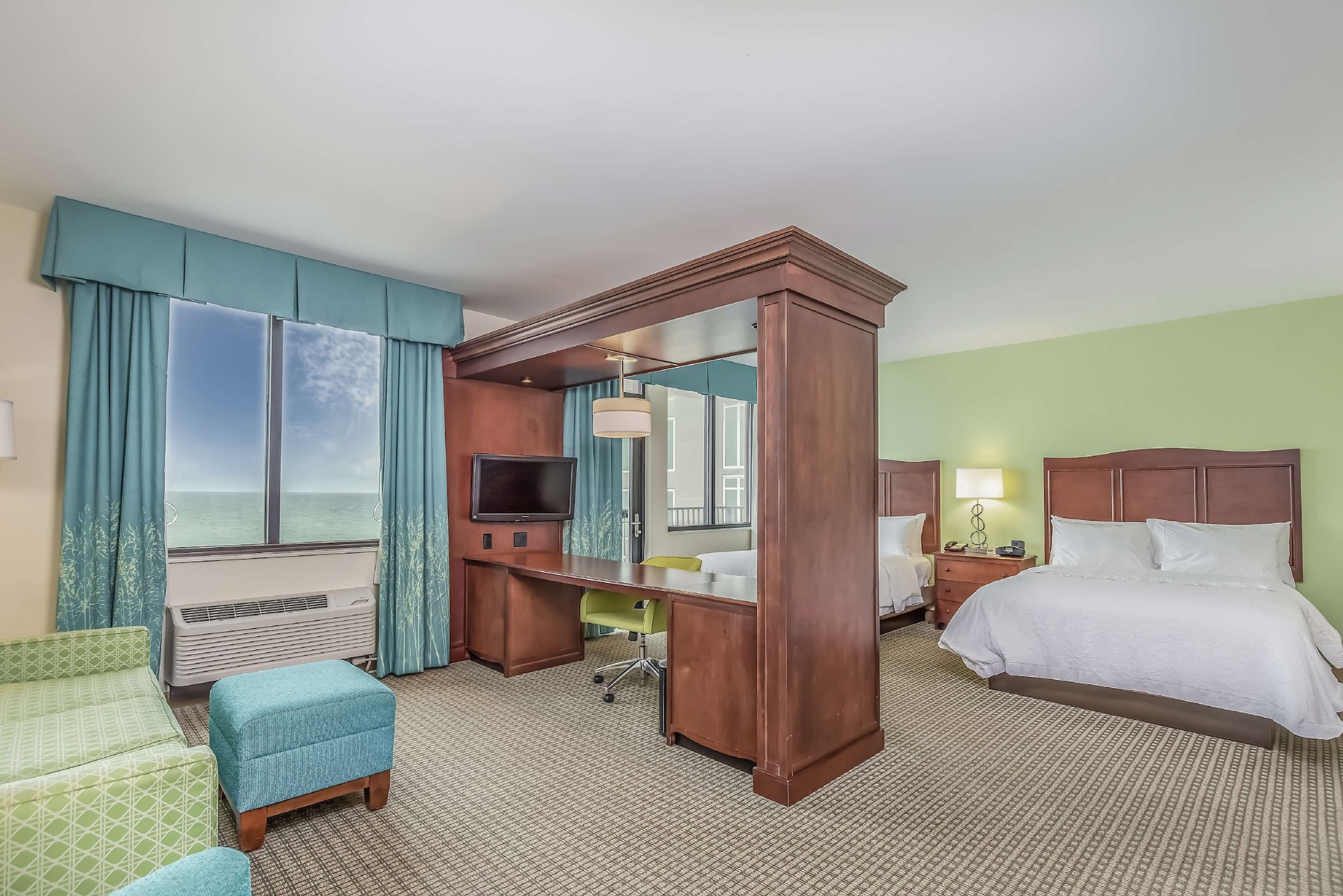 Studio, 2 Queen Beds, Sea Front, Accessible