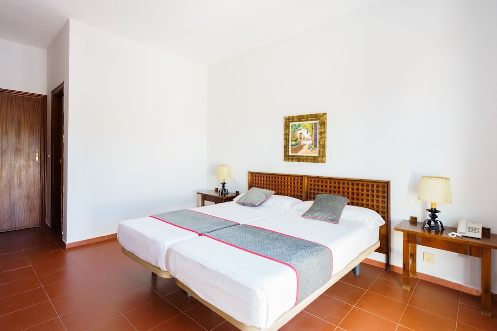 OYO HOTEL LAS CUMBRES 12/39