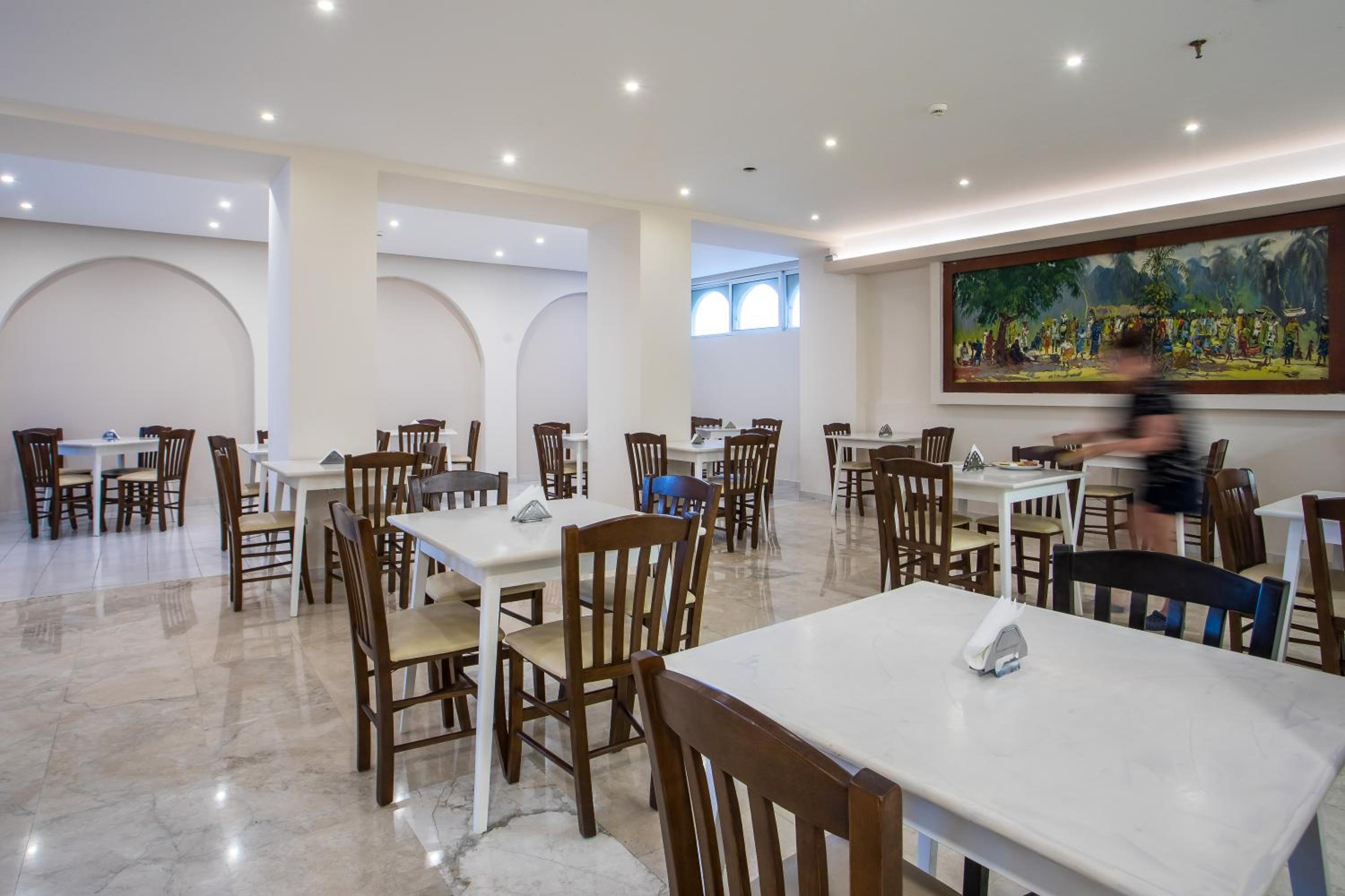 Africa Hotel 30/48