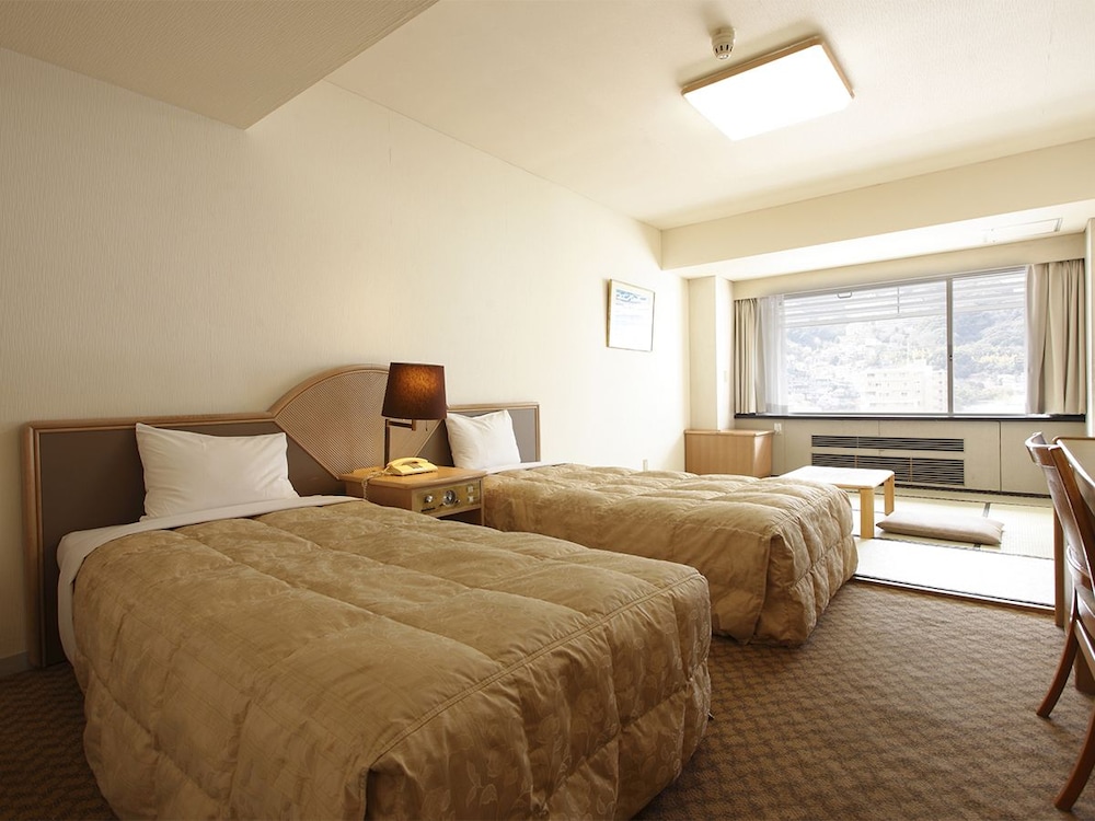 Atami New Fujiya Hotel 12/60