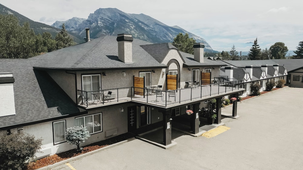 Northwinds Hotel Canmore 4/47