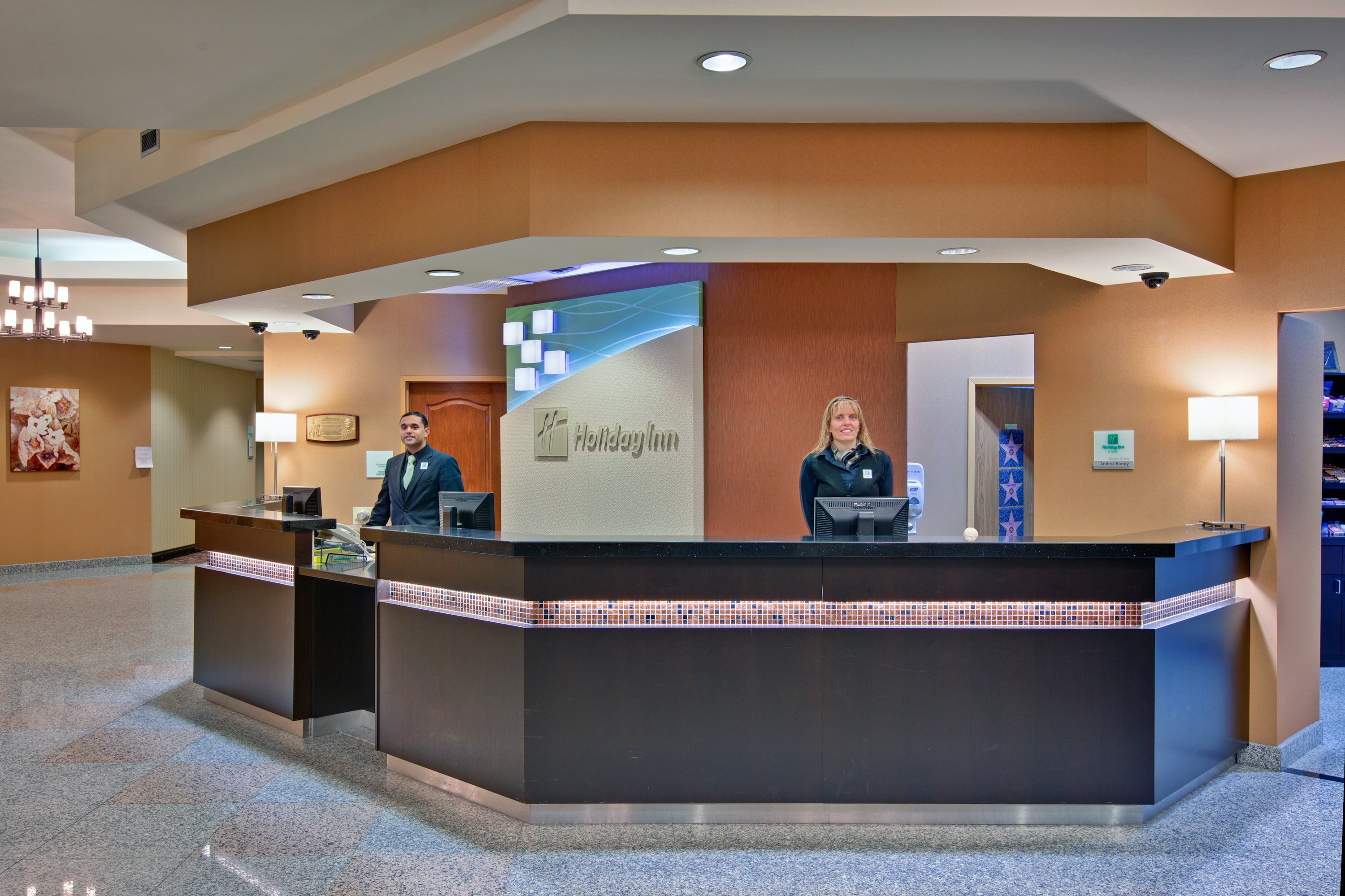 Holiday Inn Suites Windsor Ambassador Bridge 11/72