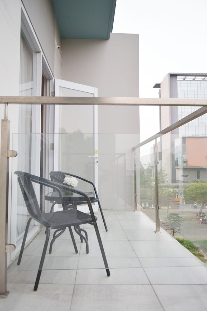 MaxOneHotels at Kota Harapan Indah Bekasi 17/32