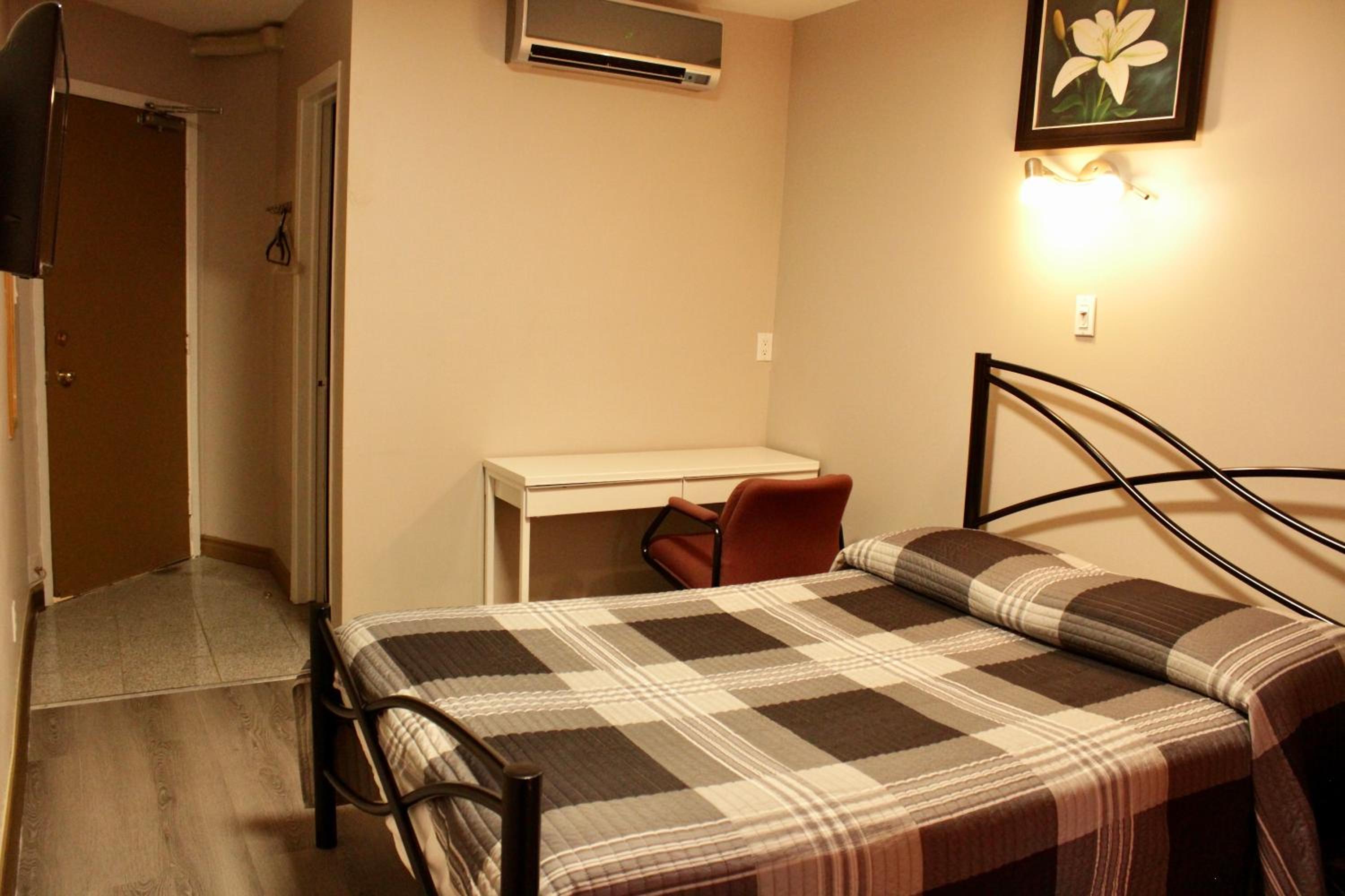 Hotel Victor 24/33