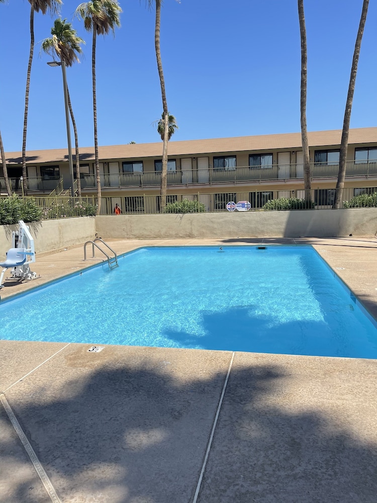 Americas Best Value Inn Blythe 17/24
