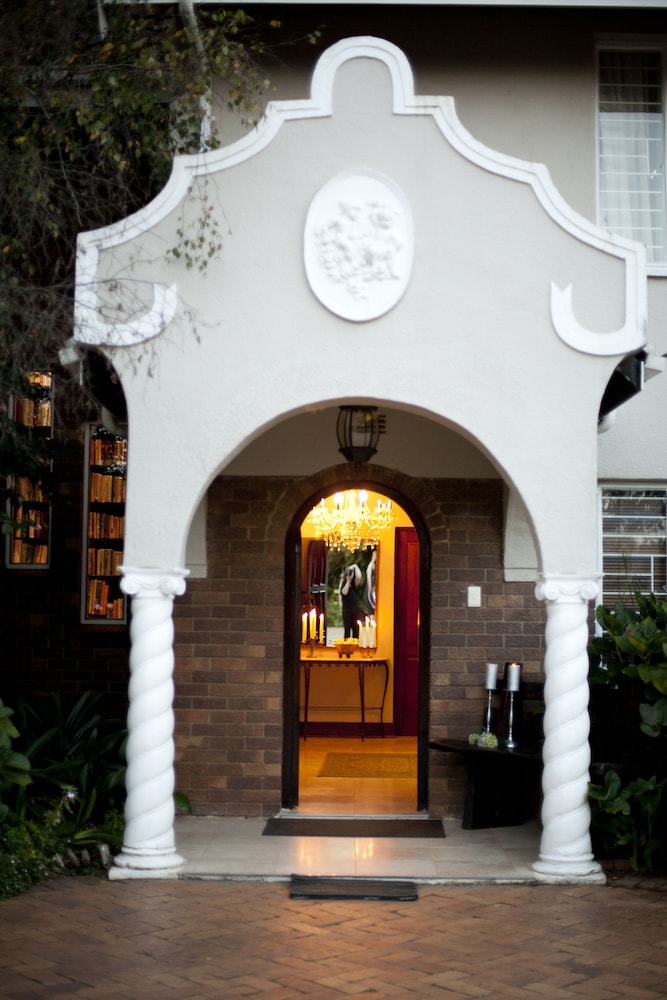 OR Tambo Guest House 3/49