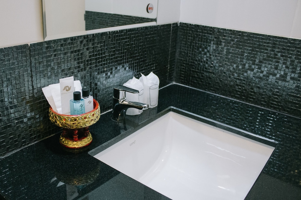 Noble Tarntong Boutique Hotel 56/60