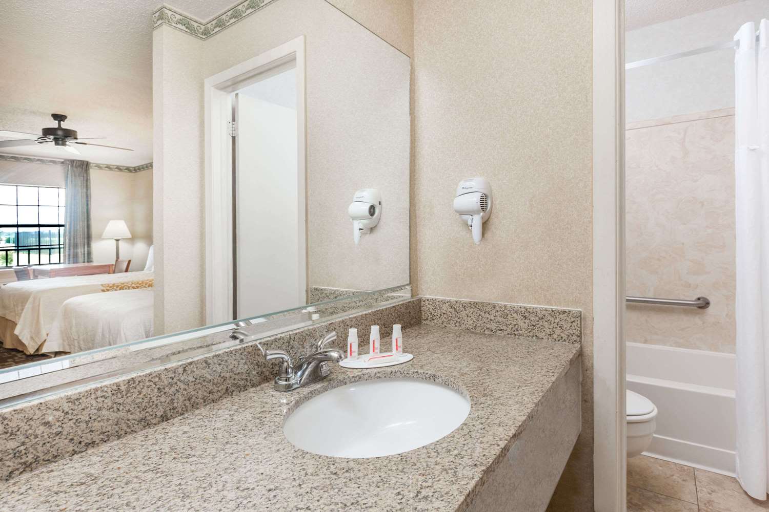 Days Inn By Wyndham Batesville 20/25