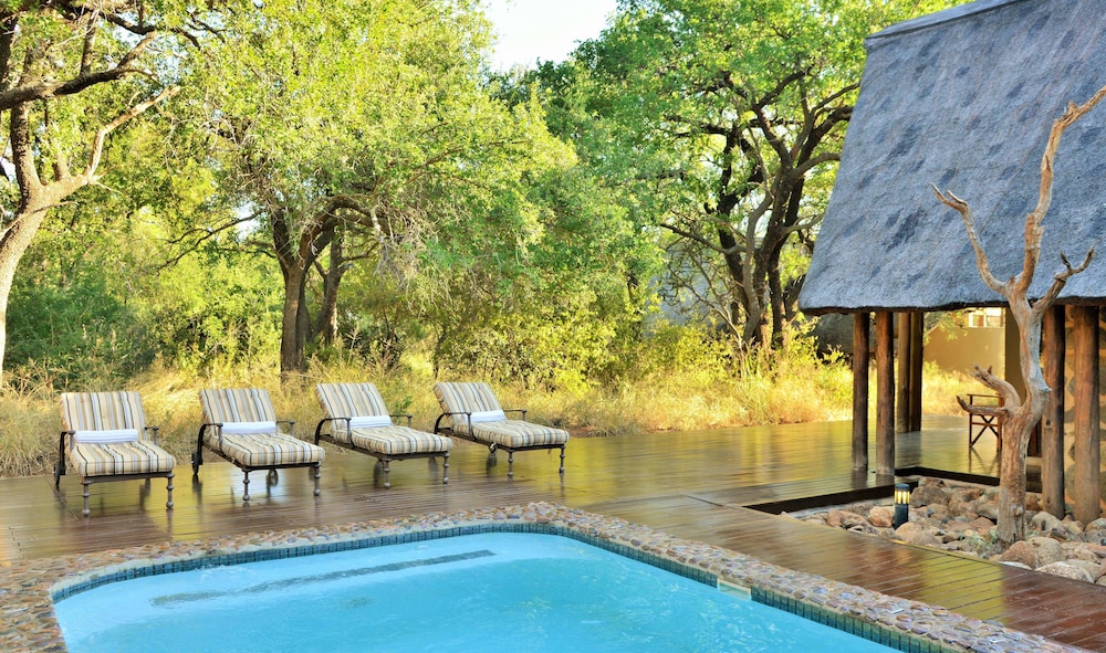 Black Rhino Game Lodge 7/69