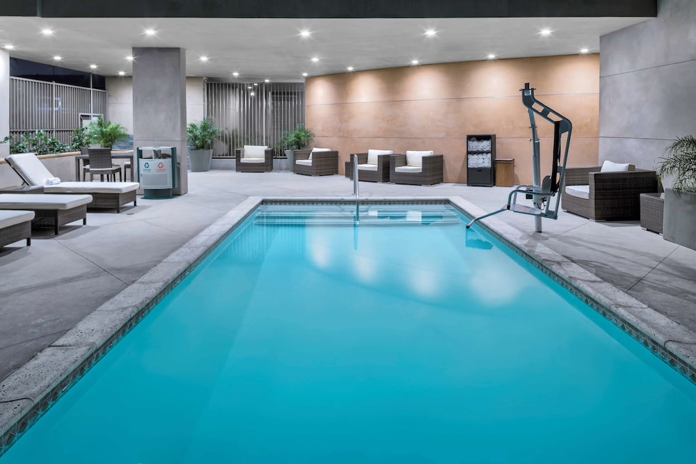 Hampton Inn & Suites Los Angeles/Hollywood 6/52