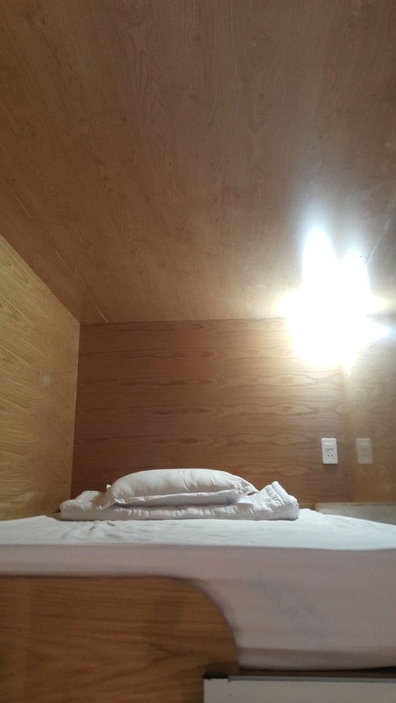 Tomorrow Hostel 31/40