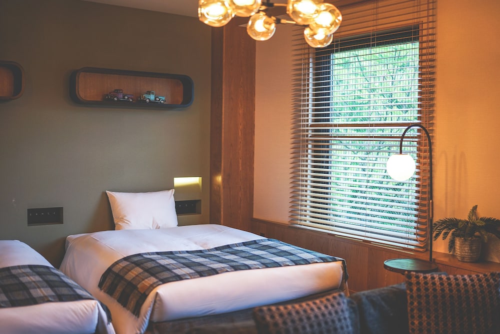 DELUXE, TWIN BEDS