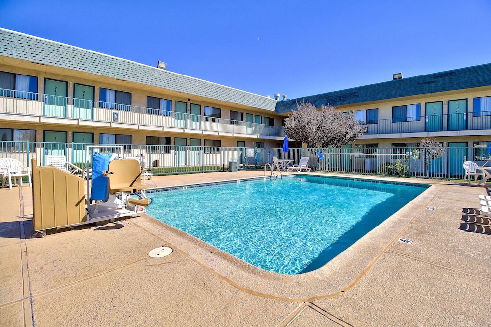 Motel6 Douglas, AZ 54/59
