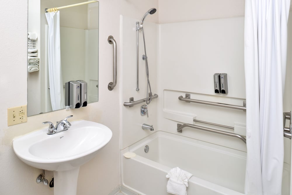 GuestHouse Inn and Suites Cheyenne 26/28