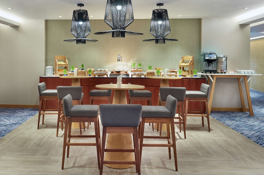 Hilton Garden Inn Muscat Al Khuwair 36/54