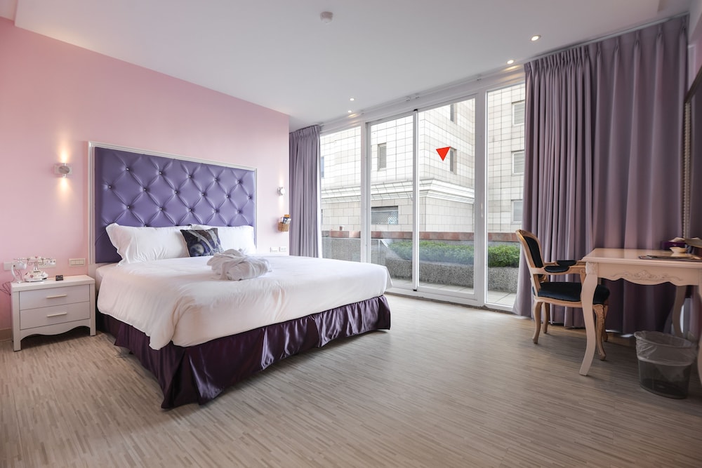 DELUXE, DOUBLE BED