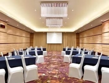 Ramada Plaza by Wyndham Lianyungang 24/28