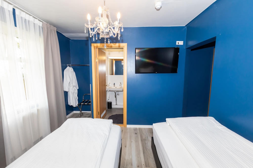 Hotel North 9/32