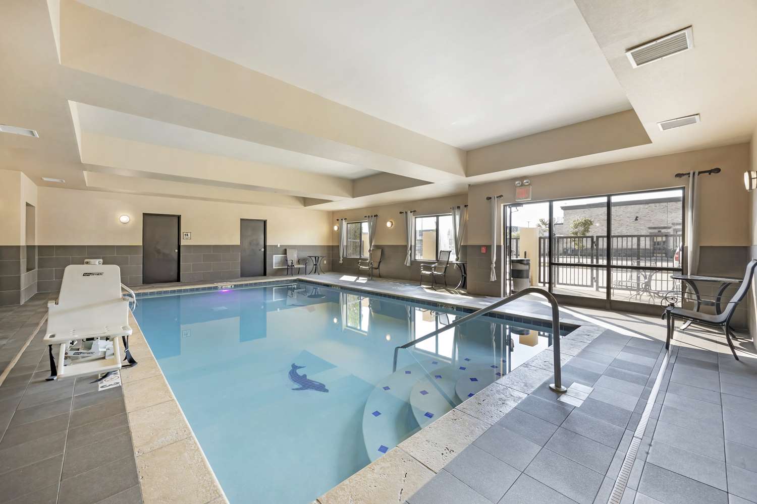 Best Western Plus Tupelo Inn Suites 32/45
