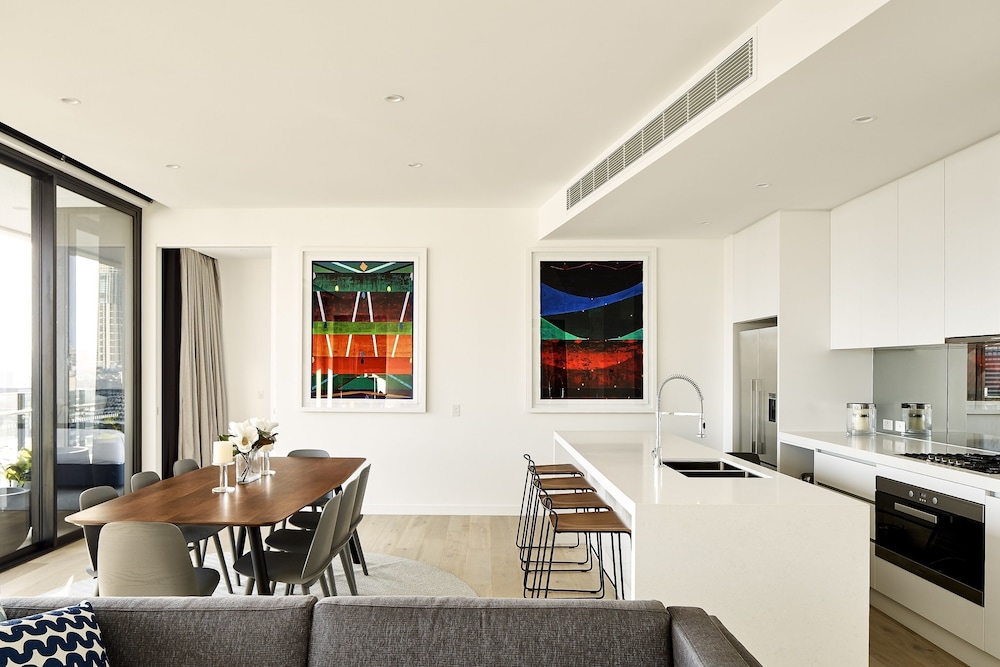 The Johnson Brisbane - Art Series 62/77